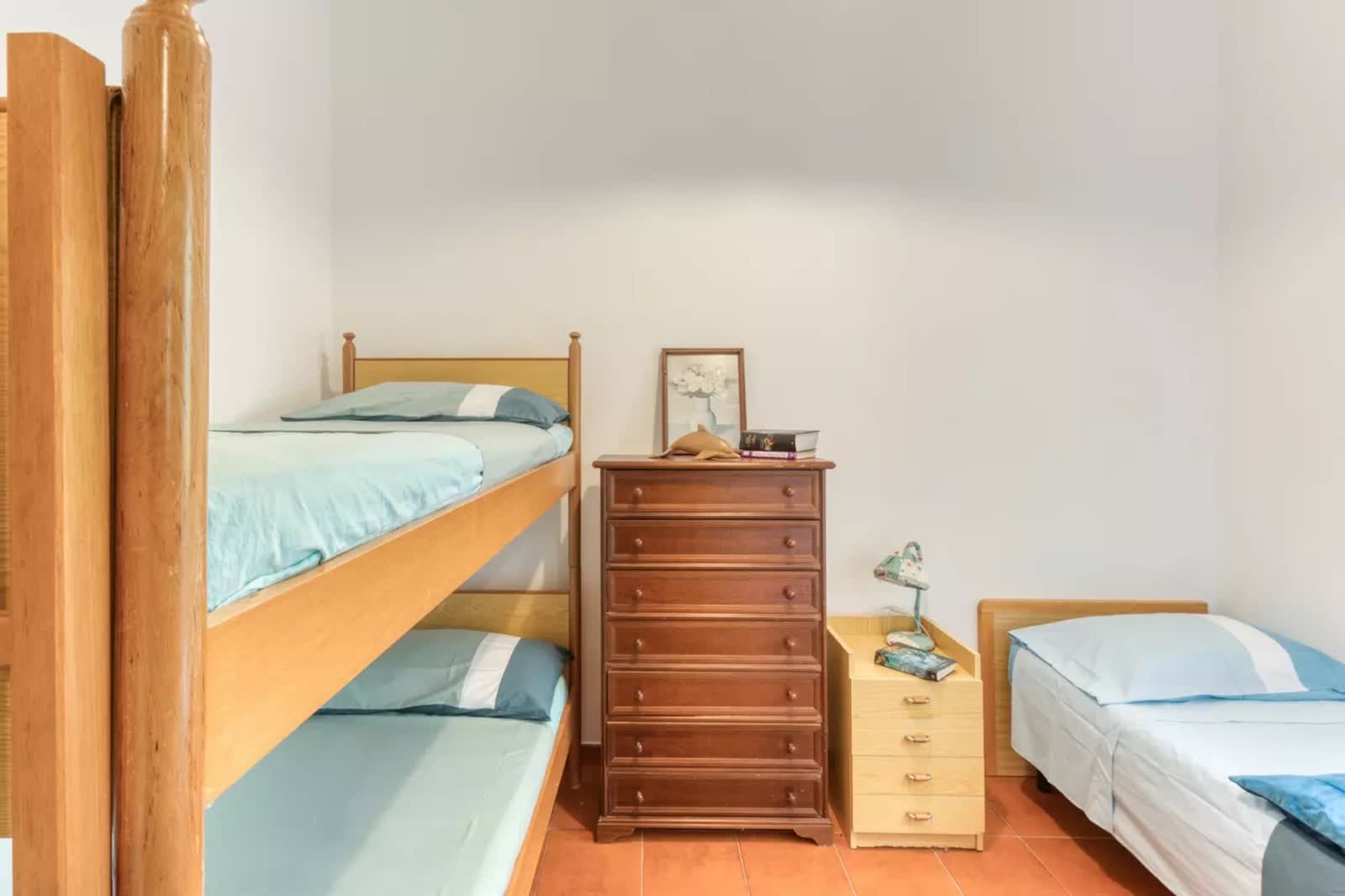 Camera da letto con letto a castello
